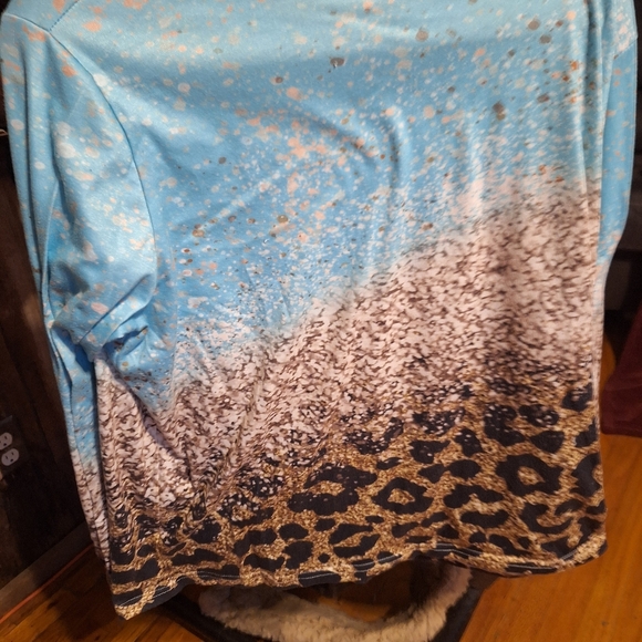 Colorful long sleeve tee. Size 2XL - Picture 2 of 2